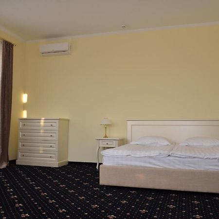 Chateau Royal Hotel Berezovka  Habitación foto