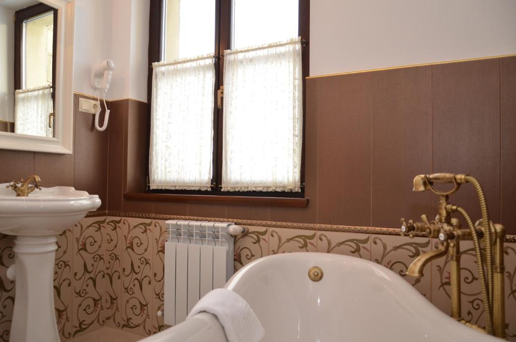 Chateau Royal Hotel Berezovka  Habitación foto